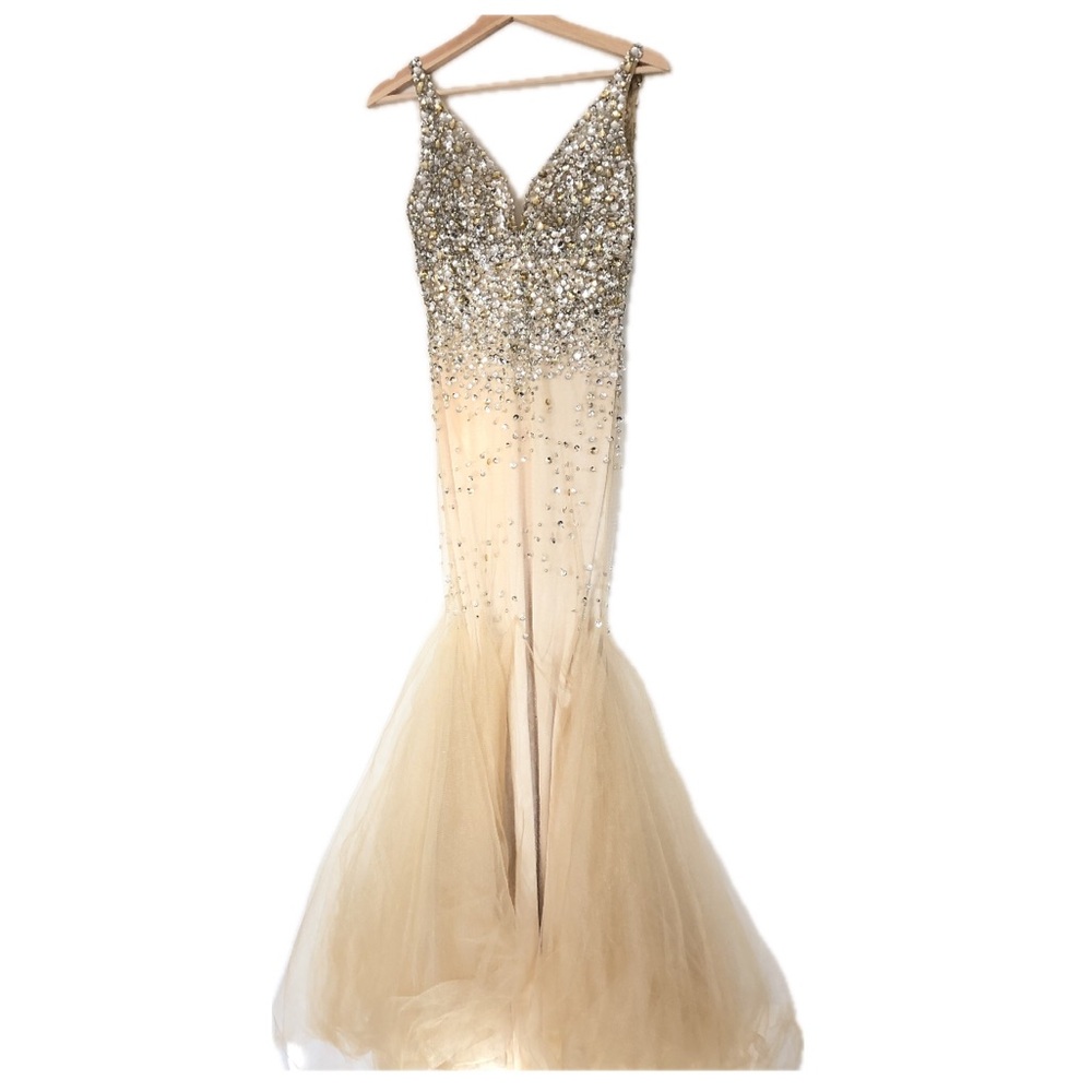 Camille La Vie Embellished Trumpet V-neck Sequin Formal Gown